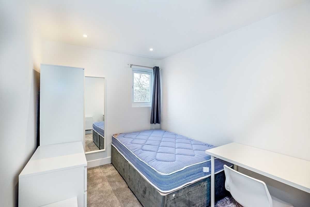 17 Lawson Road — photo 5