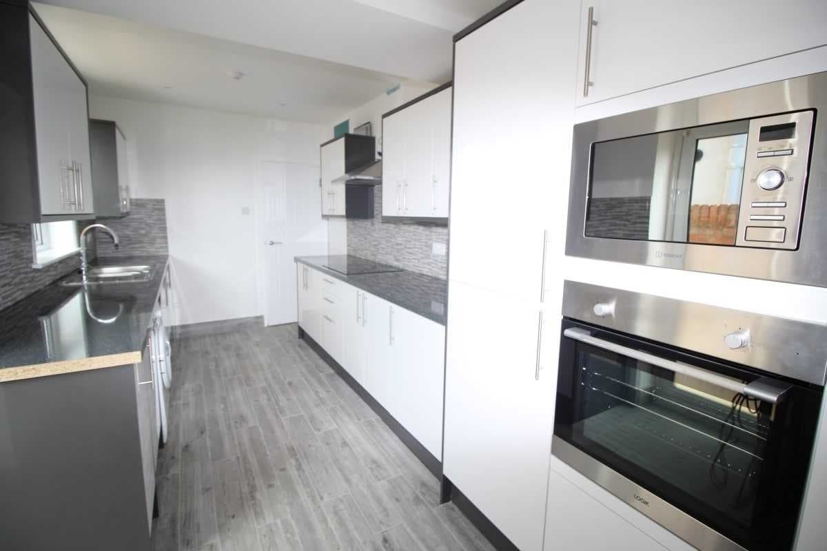 17 Lawson Road — photo 1