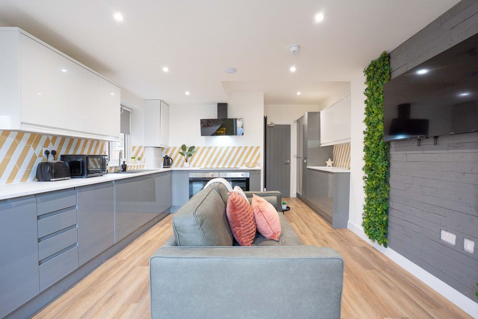 Broyle #48, 48 Broyle Road, Chichester, PO19 6BA