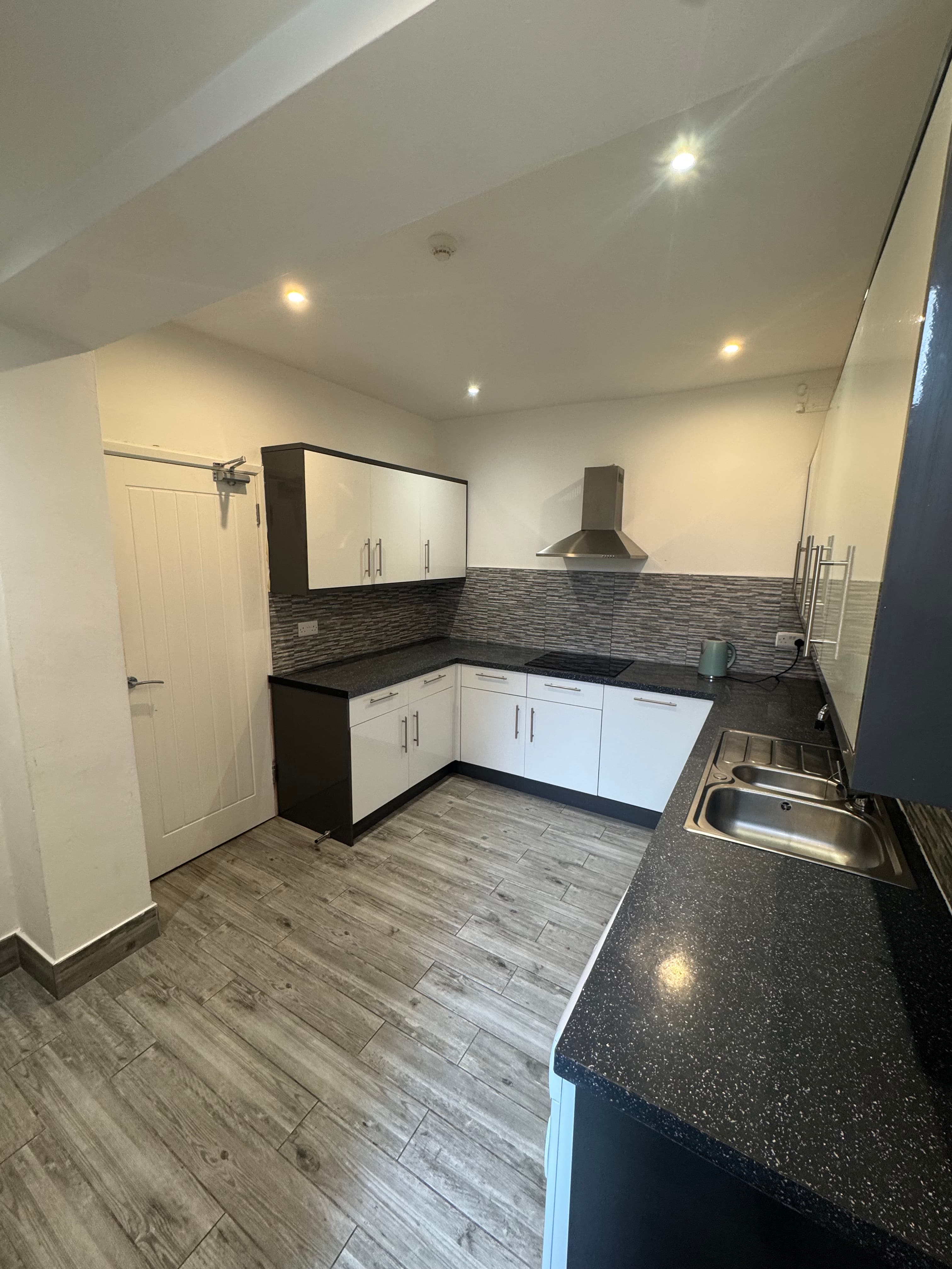 265 Francis Avenue — photo 3