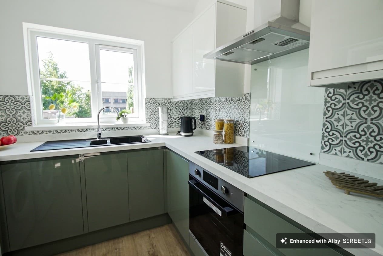 Romsey Road #81 — room 2